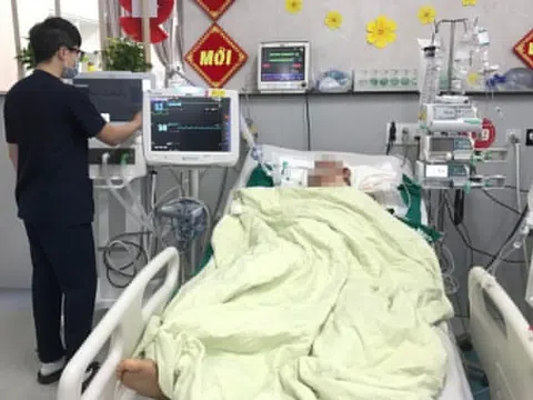 Cấp cứu sau bữa ăn thịnh soạn cuối năm
