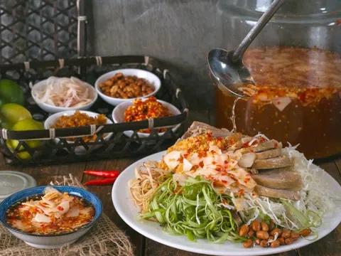 Các loại rau làm gỏi ngon nhưng chứa đầy giun sán
