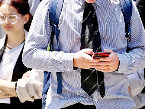 Con trai vào tuổi dậy thì có khi bướng bỉnh đổi tính nết, cha mẹ làm gì để hỗ trợ?