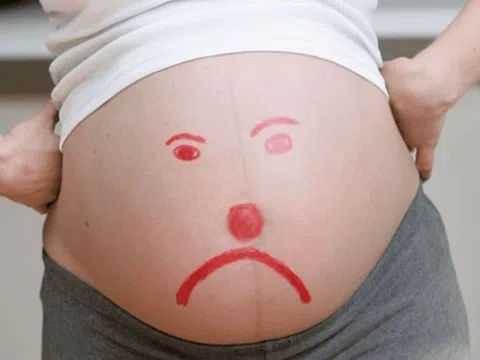 Dấu hiệu bất thường ở vùng kín mẹ bầu nên đi khám