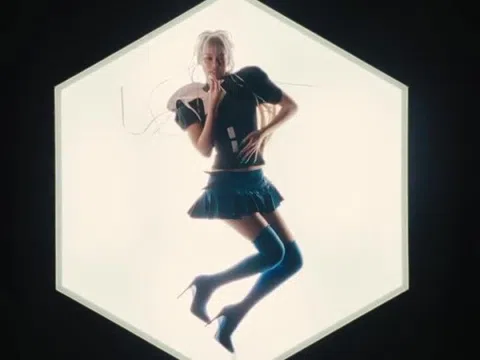 Jennie diện đồ của nhà thiết kế Việt trong MV mới