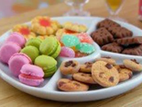 Bánh kẹo ngọt đầy ắp ngày Tết, kiểm soát trẻ thế nào?