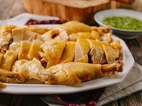 Thịt gà ngon nhưng ai không nên ăn nhiều trong ngày Tết