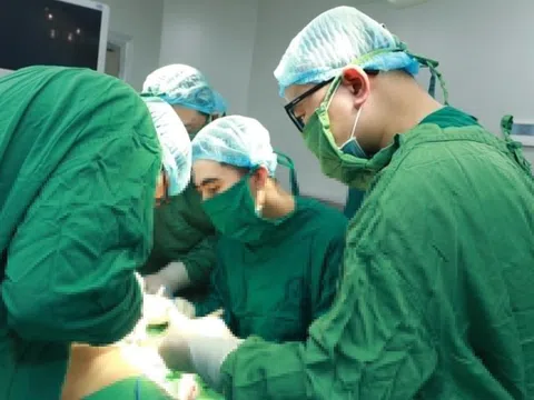 Thấy dấu hiệu bất thường trên áo, đi khám phát hiện ung thư