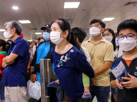 Đi metro người dân cần lưu ý gì để phòng ngừa cúm mùa đang lây lan?