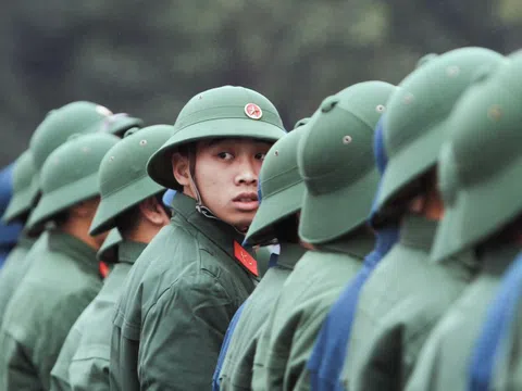 Con đi nghĩa vụ thì cha, mẹ có được trả phí tham gia bảo hiểm y tế không?