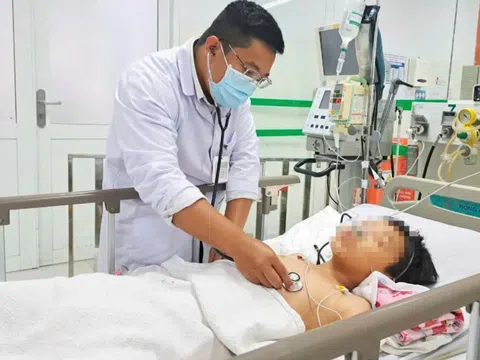 Bác sĩ cảnh báo nhiều cháu bé bị đuối nước phải nhập viện