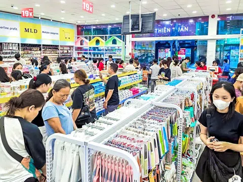 Tin tức sáng 15-2: Có lãnh đạo Đắk Lắk nghỉ hưu sớm 5 tuổi; Dừng miễn thuế hàng nhập giá trị nhỏ