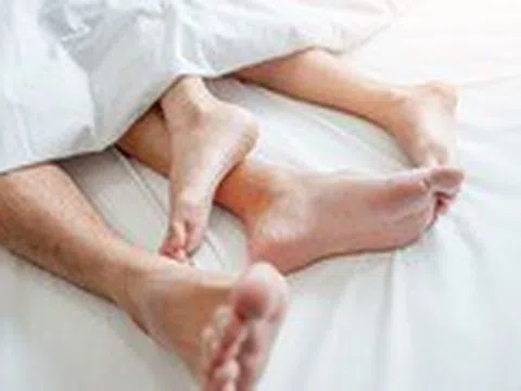 Sợ nhiễm bệnh vì lỡ quan hệ tình dục không an toàn, phải làm sao?