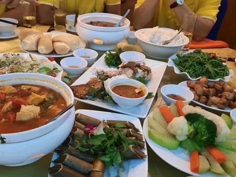 Mắc bệnh gout có cần kiêng hoàn toàn đạm?