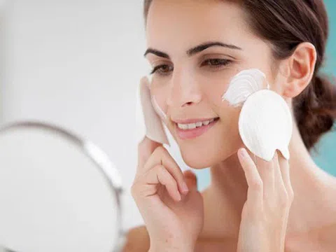 Mùa nồm ẩm, da có cần dưỡng ẩm, bôi kem chống nắng?