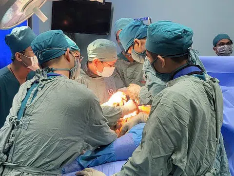 Điều trị cho người béo phì bị gãy xương chậu bằng công nghệ dựng hình 3D