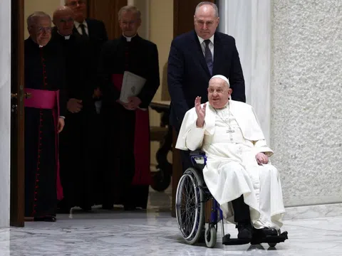 Sức khỏe Giáo hoàng Francis diễn biến phức tạp vì viêm phổi kép