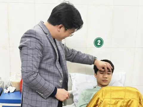 Phẫu thuật miễn phí cho nam sinh bị đánh gãy mũi giữa đường