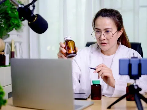 Người quảng cáo lố công dụng thuốc sắp bị 'tuýt còi'