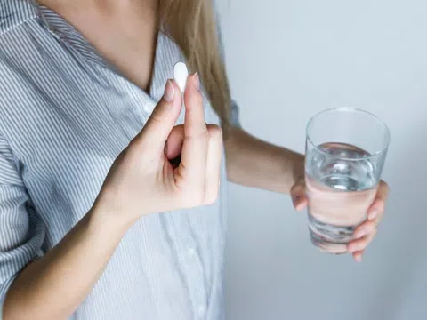 Người bệnh tim mạch, tiểu đường… nên uống thuốc vào giờ nào?