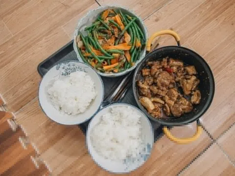 4 thói quen khi ăn cơm gây hại sức khỏe