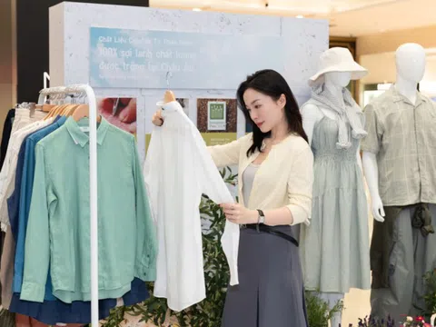 Uniqlo dùng linen làm chất liệu chính trong bộ sưu tập xuân hè 2025
