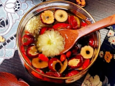 Điều gì xảy ra khi kiên trì uống trà táo đỏ kỷ tử một tháng?