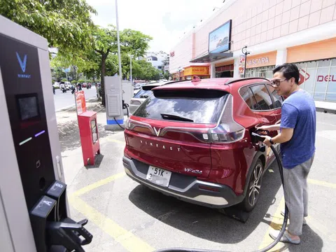Tin tức sáng 2-3: Ô tô điện chạy pin tiếp tục được miễn lệ phí trước bạ thêm 2 năm, đến 28-2-2027