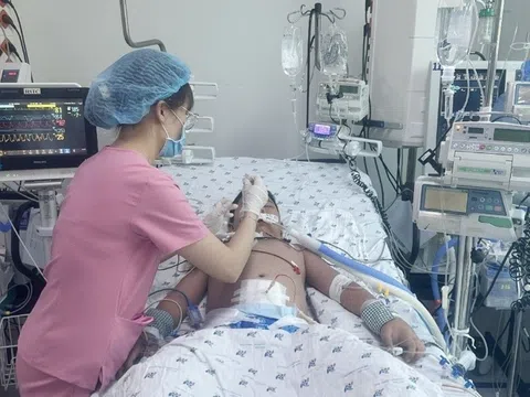 Bé trai ở TP.HCM suy hô hấp sau 3 ngày sốt liên tục