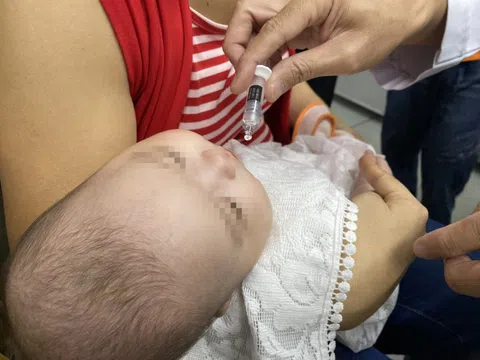 Trẻ em 32 tỉnh, thành được uống vắc xin rota đắt đỏ hoàn toàn miễn phí