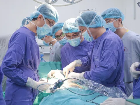 Thiếu nữ 15 tuổi thủng hành tá tràng do áp lực học tập