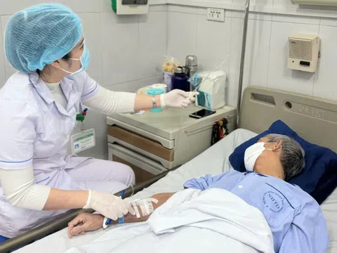 Thói quen ngậm tăm tre, cụ ông phải cắt bỏ một phần gan