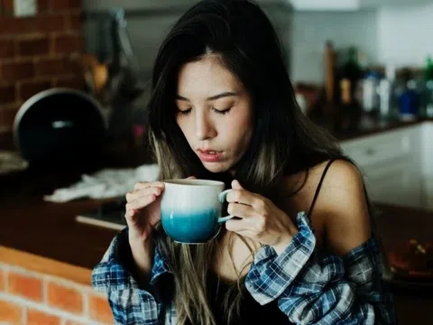 Điều gì xảy ra khi luôn uống một cốc cà phê mỗi sáng?