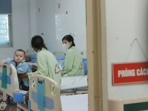 Dịch sởi vẫn diễn biến phức tạp, Bộ Y tế họp khẩn