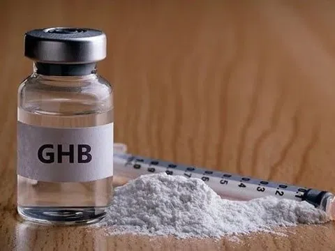 Suy hô hấp, tím tái sau khi dùng rượu pha ma túy 'nước biển' trong bữa tiệc