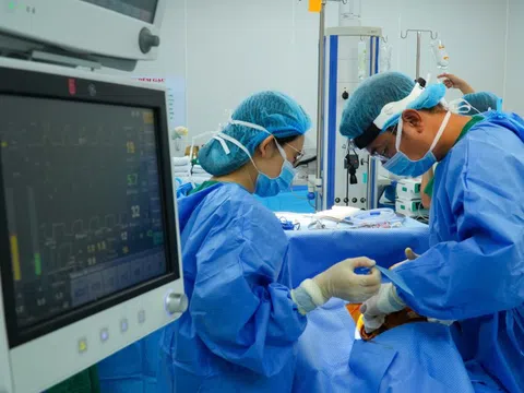 8 giờ phẫu thuật tái tạo lưỡi cho người bệnh ung thư