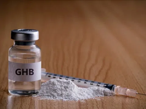 Cô gái trẻ hôn mê sau bữa tiệc đêm với 'nước biển' pha rượu