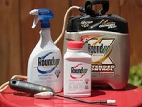 Tập đoàn Bayer bị phạt 2 tỉ USD vụ kiện thuốc diệt cỏ Roundup