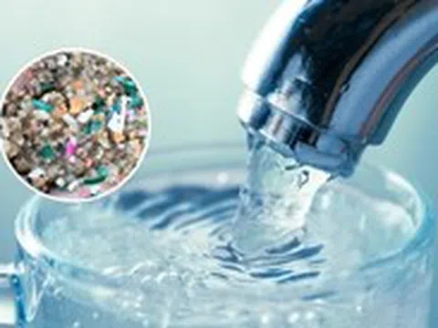 Cách để loại bỏ vi nhựa khỏi nước máy