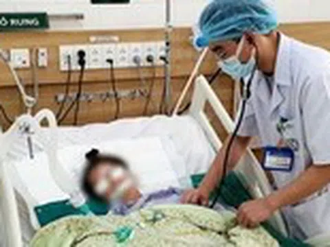 Cứu du khách người Malaysia đang đi bộ thì bị nhồi máu cơ tim