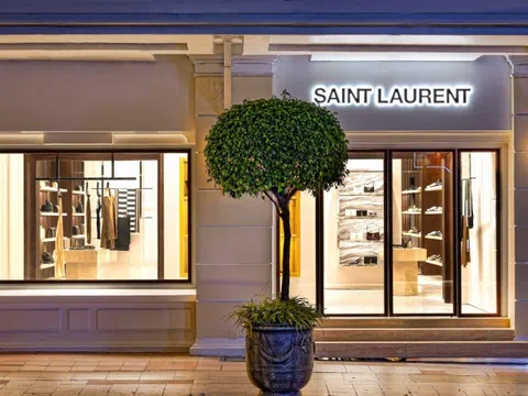 Saint Laurent trở lại với cửa hàng kiến trúc Âu - Việt
