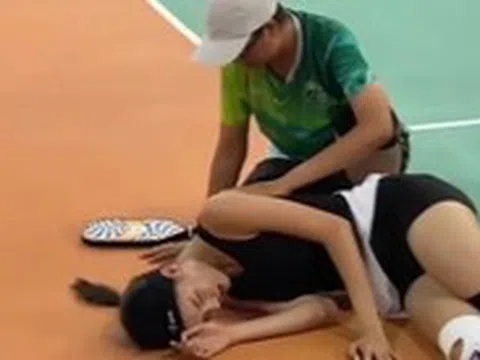 Chơi pickleball bị gãy xương đùi, bác sĩ cảnh báo nguy hiểm