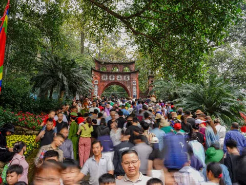 Du lịch cả nước dịp lễ giỗ Tổ 'không khác cuối tuần'