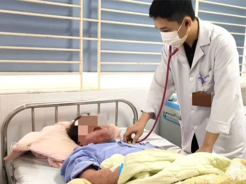 Cô gái trẻ gánh hậu quả sau khi tự uống giảm đau