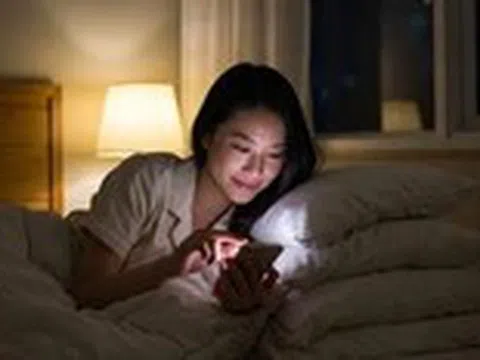 Lướt điện thoại bao lâu sẽ gây mất ngủ?