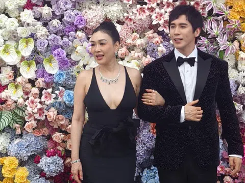 'Biểu tượng gợi cảm' Chung Lệ Đề sánh đôi chồng