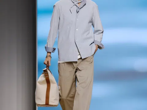 Dàn sao Hàn catwalk show Xuân Hè 2025 của Hermès