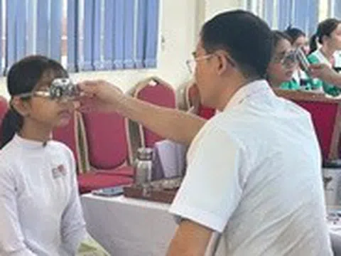 4.000 học sinh tiểu học và THCS tại Trà Vinh được khám mắt miễn phí