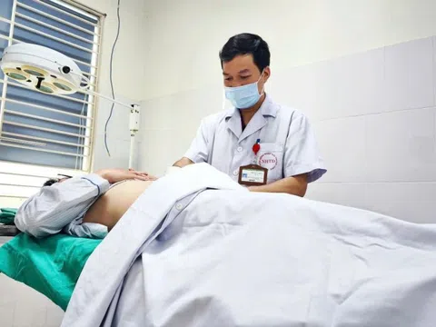 Quan hệ sai tư thế, người đàn ông nhập viện cấp cứu