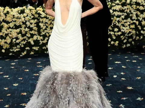 Vera Wang diện đầm cắt xẻ ở Met Gala