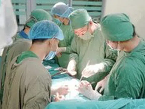 Phát hiện mắc ung thư từ mảng đen ở bàn chân