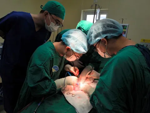 Chủ quan với vết loét, người đàn ông phải cắt bỏ 'của quý'