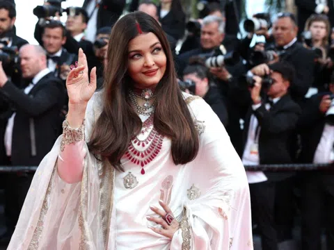 'Hoa hậu đẹp nhất thế giới' trên thảm đỏ Cannes