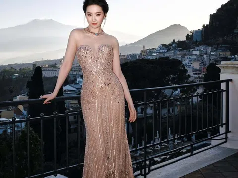 Lisa khoe sắc cùng Lưu Diệc Phi